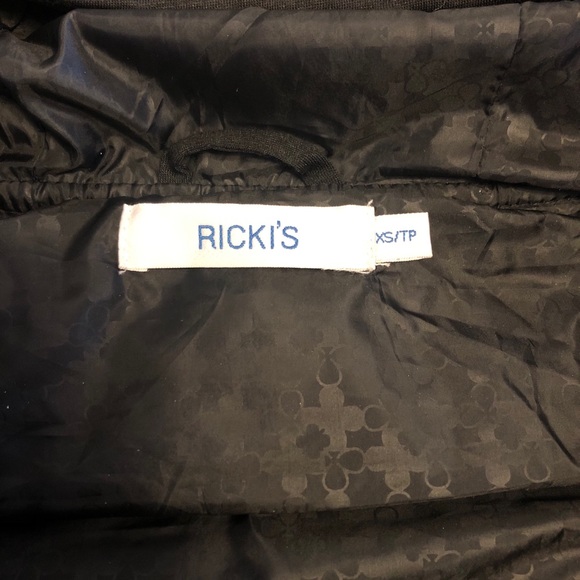 Ladies black puffy vest - Picture 6 of 6